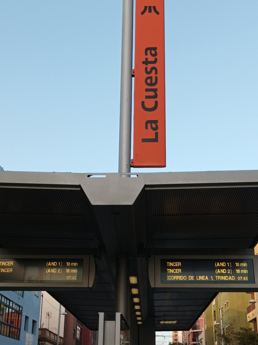 MartinNurme's tweet photo. @avtorresp @tranviatenerife Por qué existen tiempos de espera tan largos a una hora pico (7:43 am)  donde hay tantos estudiantes y personas que van a trabajar...???? https://t.co/lEtY3fVRpo