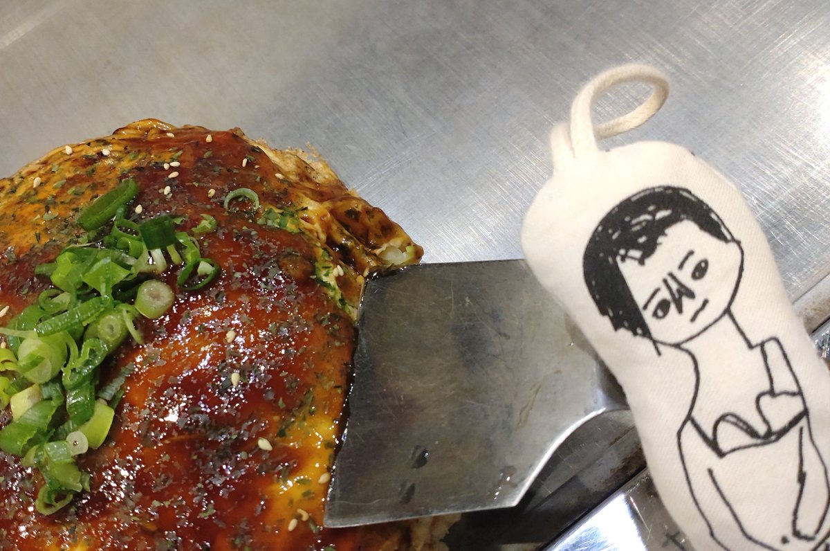 marru_momenko's tweet photo. 黄色の子は撮影なんじゃね。
私は事務所で出店準備を見守り中♪写真はお好み焼きじゃけど笑（ホワイト）
#木綿子 #マアル https://t.co/P5pMppj37X