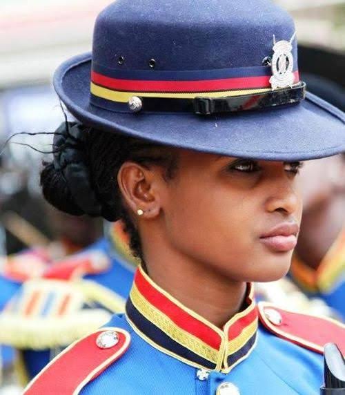 AfyaCentreCrew's tweet photo. Kenya Police.         Vs.     Ugandan omupolisi
#KenyaVsUganda https://t.co/OrbT8U4bML