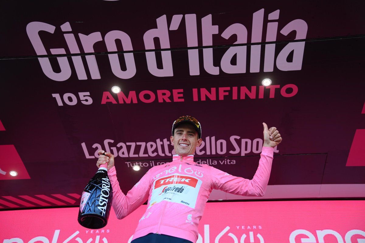 grandesvueltas1's tweet photo. #Giro105 🇮🇹 #Tappa4 #desglose

@lennardkaemna 🇩🇪 se hace con la victoria en el Etna acompañado por el lebrijano @juanpelopez97 🇪🇸 que viste la Maglia de líder. Desde esta cuenta le damos la enhorabuena al bueno de Juanpe‼️

👉🏻 Puntos que otorga nuestro juego 👇🏻👇🏻 https://t.co/b2NncEGkCf