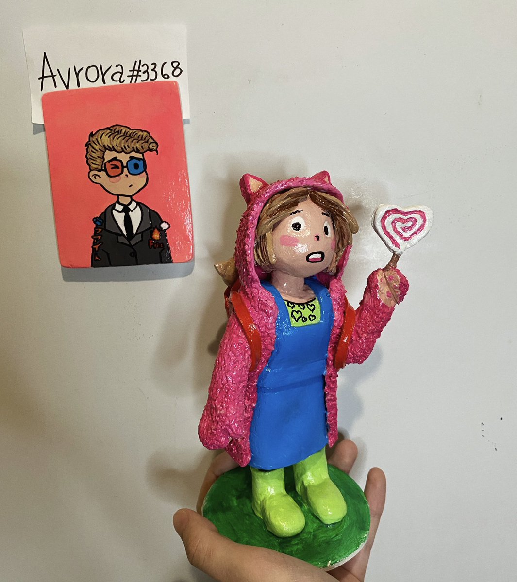 AvroraLora's tweet photo. This is a young, shy and kind girl, she loves cats very much, she trusts them and is sure of mutual love, she feels better with cats than with people.
  I made this figurine for a wonderful project @LonelyPopNFT 💗
#LonelyPopFanArt https://t.co/XzumaTLxZf