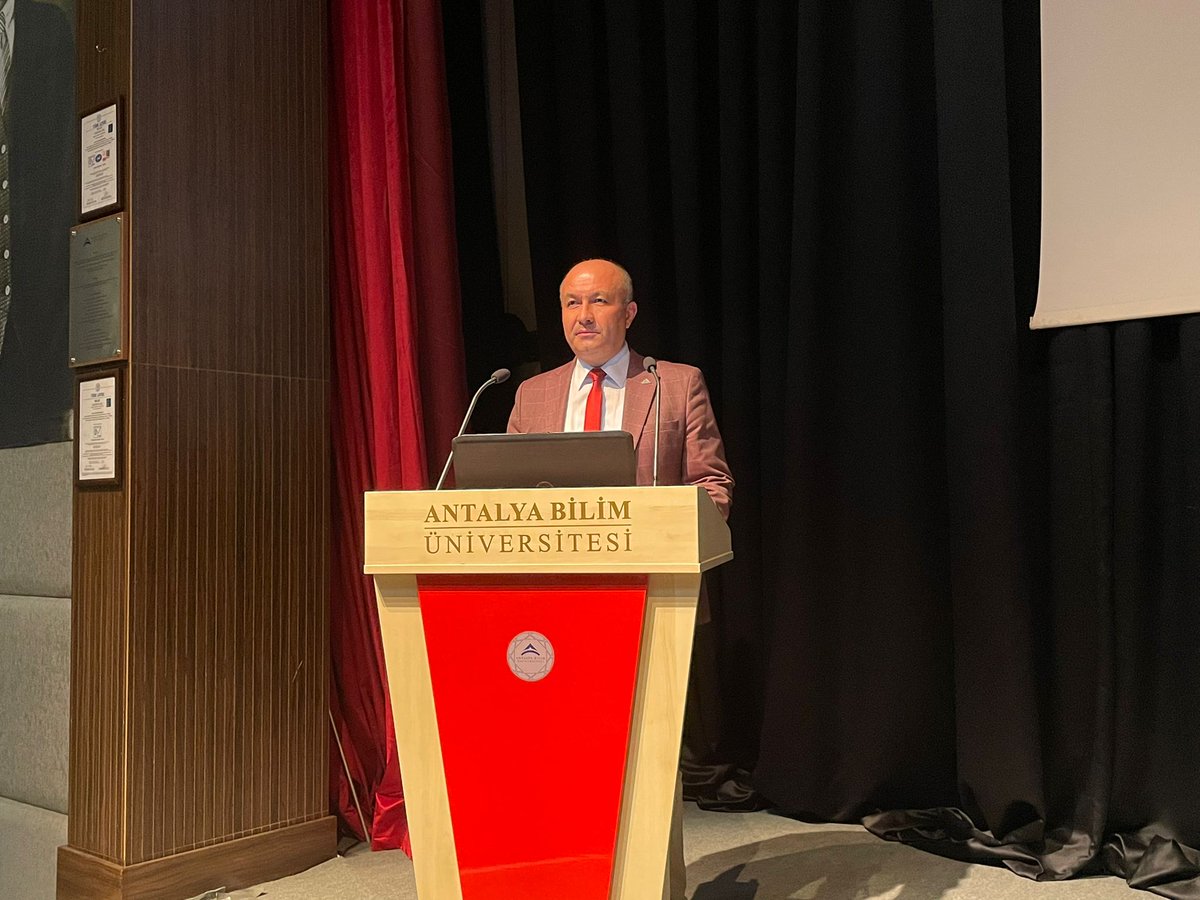 abupols's tweet photo. 9 Mayıs Avrupa Günü kutlama etkinlikleri kapsamında Dr. Nermin Aydemir öğrencilerle bir yuvarlak masa söyleşisi gerçekleştirildi ve Prof. Dr. İsmail Yüksek'in konuşmasıyla açılan, Dr. Didem Çakmaklı’nın moderatörlüğünde gerçekleştirilen panelde Rusya-Ukrayna savaşına odaklanıldı. https://t.co/zyh4c25kDx