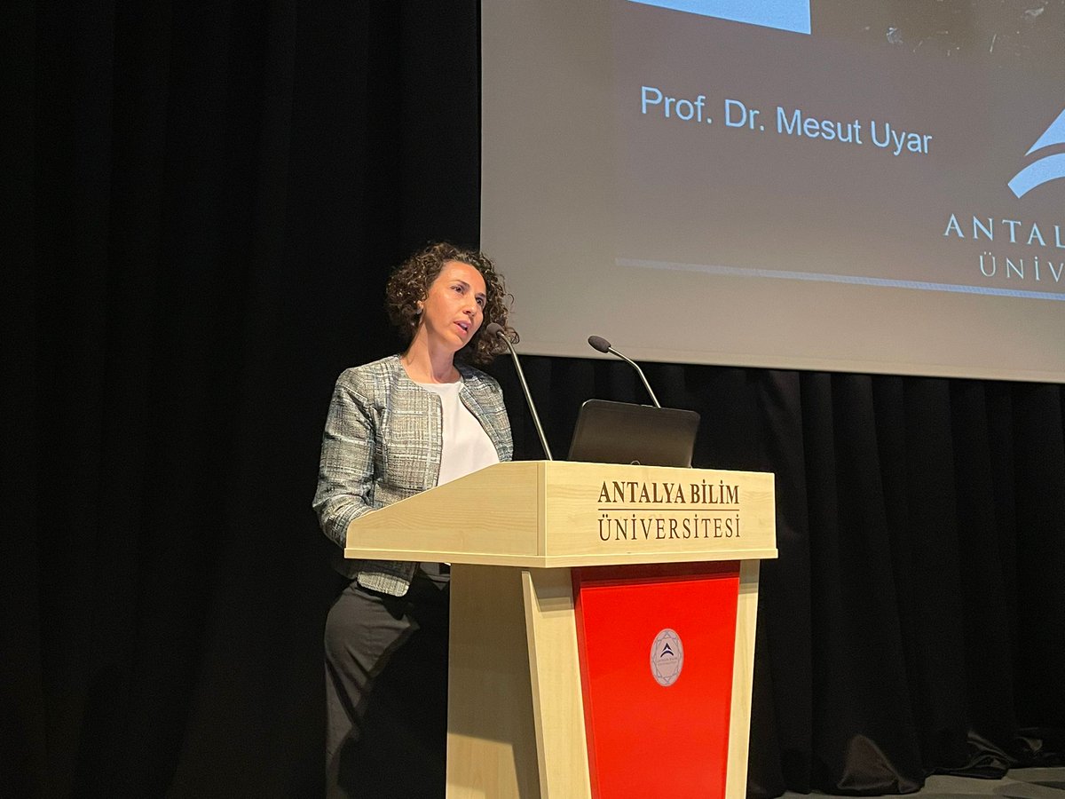 abupols's tweet photo. 9 Mayıs Avrupa Günü kutlama etkinlikleri kapsamında Dr. Nermin Aydemir öğrencilerle bir yuvarlak masa söyleşisi gerçekleştirildi ve Prof. Dr. İsmail Yüksek'in konuşmasıyla açılan, Dr. Didem Çakmaklı’nın moderatörlüğünde gerçekleştirilen panelde Rusya-Ukrayna savaşına odaklanıldı. https://t.co/zyh4c25kDx