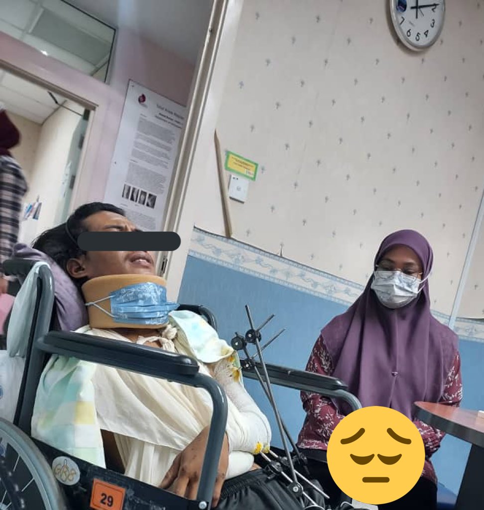jwnwodnsye's tweet photo. Salam semua, kawan aku abang dia masuk hospital. microsleep dapat berita esok raya. tengah bawak moto tertidur 😌 tolong semua doakan kesihatan abang dia. total kos untuk pembedahan ubat masuk besi mahal so siapa yang nampak tweet ni tolong RT‼️ yang nak sumbang boleh bkk thread. https://t.co/5AEb36ztMP