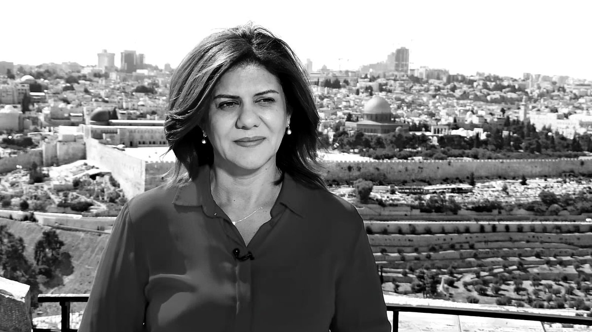 A peice of every palestinian is now gone. #ShireenAbuAqla, one of the greatest front-line journalists of all time, was shot dead by Israeli Forces, after more than 20 years exposing occupation and apartheid.
اغتيال احد قامات فلسطين الصحفية. لروحك المجد والسلام #شيرين_ابو_عاقلة