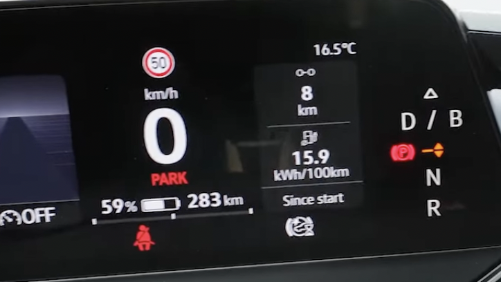 elektrologisch's tweet photo. Verbrauchsinformationen kommen mit der VW https://t.co/eL05IoZp6J 3.1 in das Fahrerdisplay. Und das entweder klein oder gross und mit der OK Taste kann zwischen "Seit Start" und "Langzeit" gewechselt werden #vwidsoftware31 #cariad #volkswagen #vw #tripinfo https://t.co/0cop79SbUK