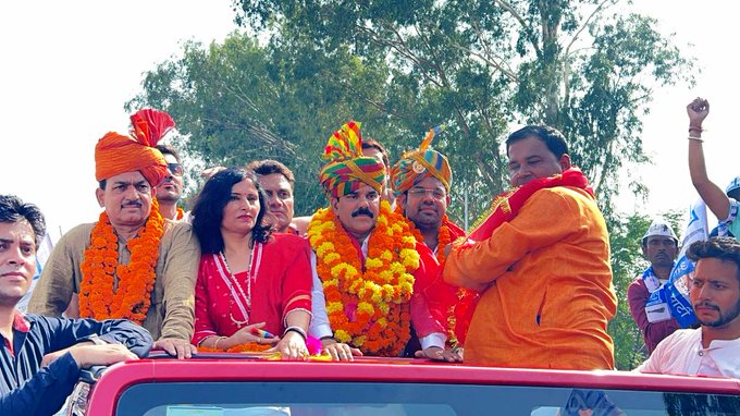 jkchanneltv's tweet image. JAMMU: Former Minister Harsh Dev Singh who had recently joined AAP in Delhi was accorded a rousing reception on his arrival in Jammu.

@AamAadmiParty 

#harshdevsingh #aap #arrival #jammu #newsupdate #jkchannel #jkchanneltv