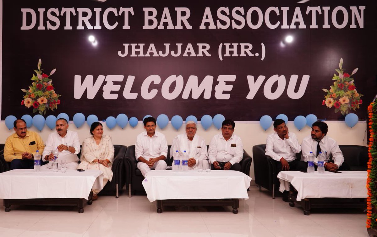 DeependerSHooda's tweet photo. झज्जर बार एसोसिएशन द्वारा भी ‘आजीवन सदस्य’ मनोनीत करें जाने पर दिल से धन्यवाद।

विधायक @KadianRaghuvir जी, विधायक @Geetabhukkal जी, विधायक @MLAKuldeepVats जी का इस अवसर पर आशीर्वाद मिला। आपका भी आभार। https://t.co/17a99SqyY7