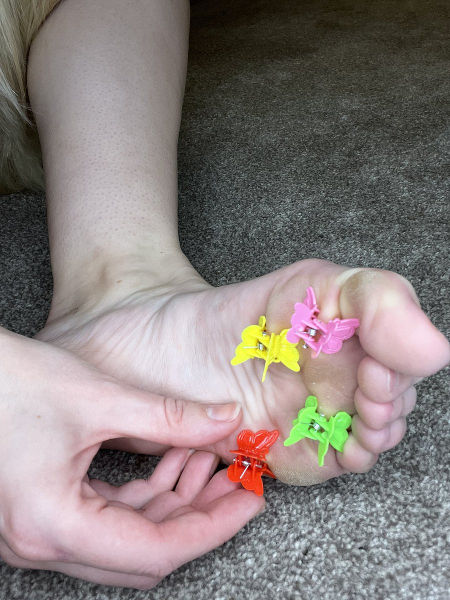 Ladyv963's tweet photo. Ouch! https://t.co/QWPdWnOL1e #feet #feetondemand #FeetAddicted #Feet #feetfreak #feetworshi̇p #footfetısh #FOOTFETİSH #footworshi̇p #footlicking #soles https://t.co/ctb35bobYh