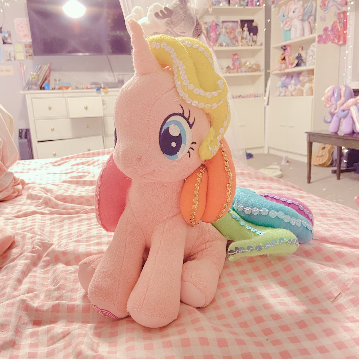 awfulsapphic's tweet photo. She’s baby 💕💕💕

G3 rarity plush is now done! ✨🌈💕 https://t.co/guGuRd1Anz