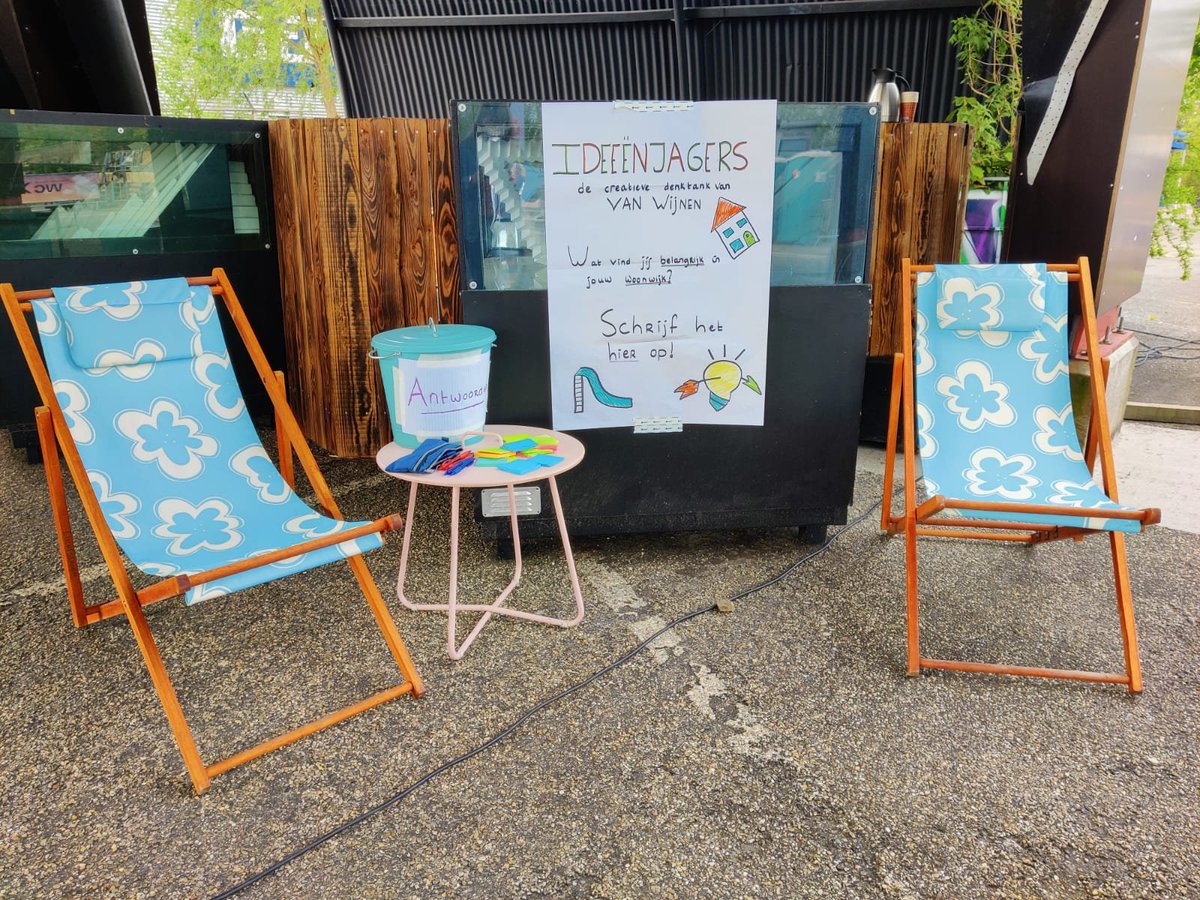 Ideeenjagers's tweet photo. Vandaag staan Serra en Roos op het Droomgroots festival om aan kinderen uit groep 7 en 8 te vertellen over het werk als Ideeenjagers en stellen zij de vraag: 'wat vind jij belangrijk in jouw woonwijk?'🌿🪚🔗 https://t.co/rBuujU7hW7
