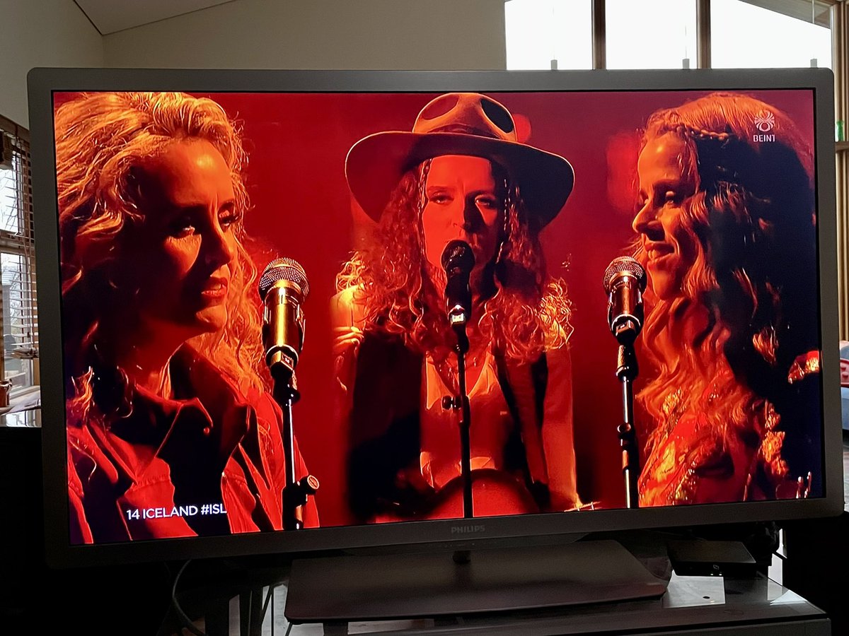 Qualifying for the finals on Saturday ❤️🌻Lovely, professional  performance by #Icelandic #Systur &amp; brother. 🎵🎶”Með hækkandi sól”☀️ by <a href="/lovisalaylow/">Lovísa | Lay Low</a> 🌻🥰 #12stig #twelvepoints #iceland #Eurovision #EUROVISION  🌻🇮🇸🇮🇸🥰🌻🇮🇸 songs and lyrics with such a beautiful message 🇮🇸🇮🇸🌻🥰