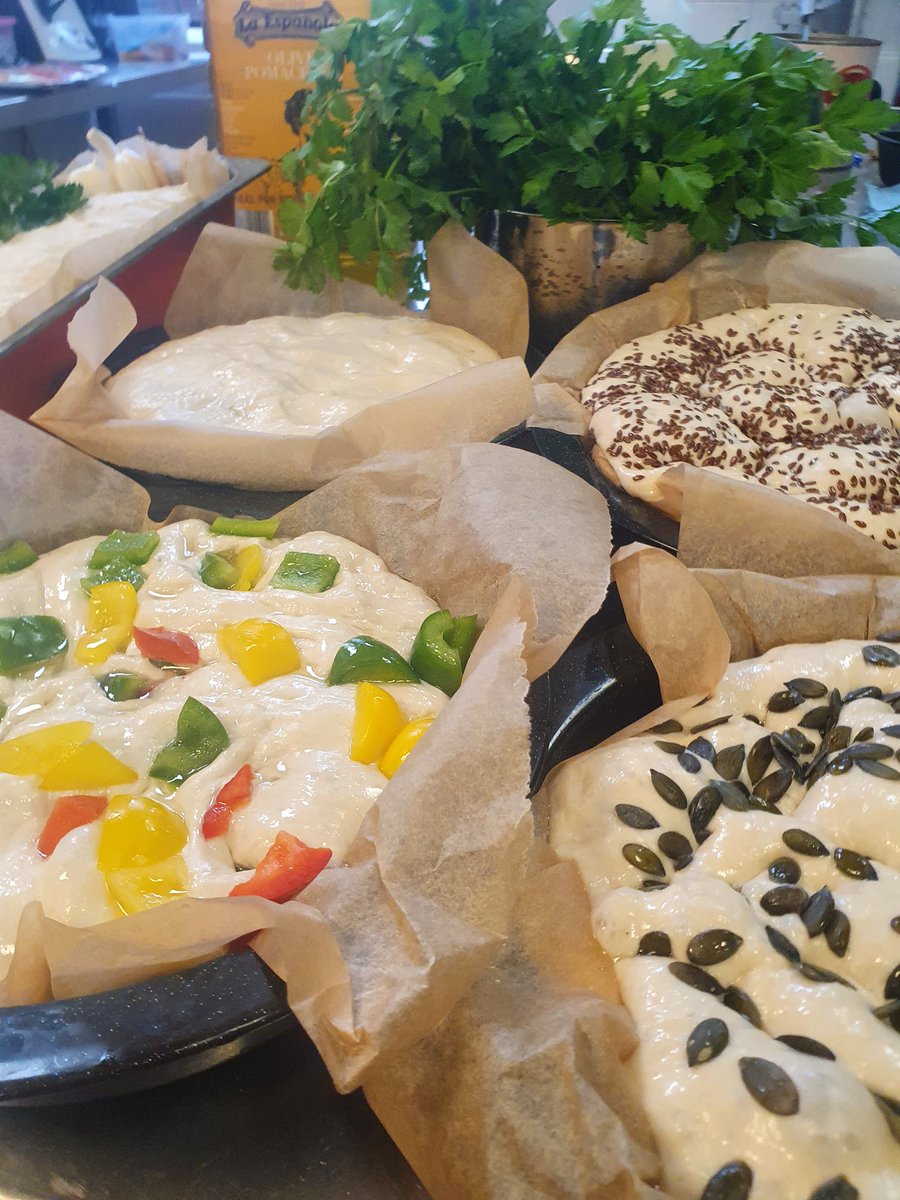 HoweChoir's tweet image. Baking day..😶