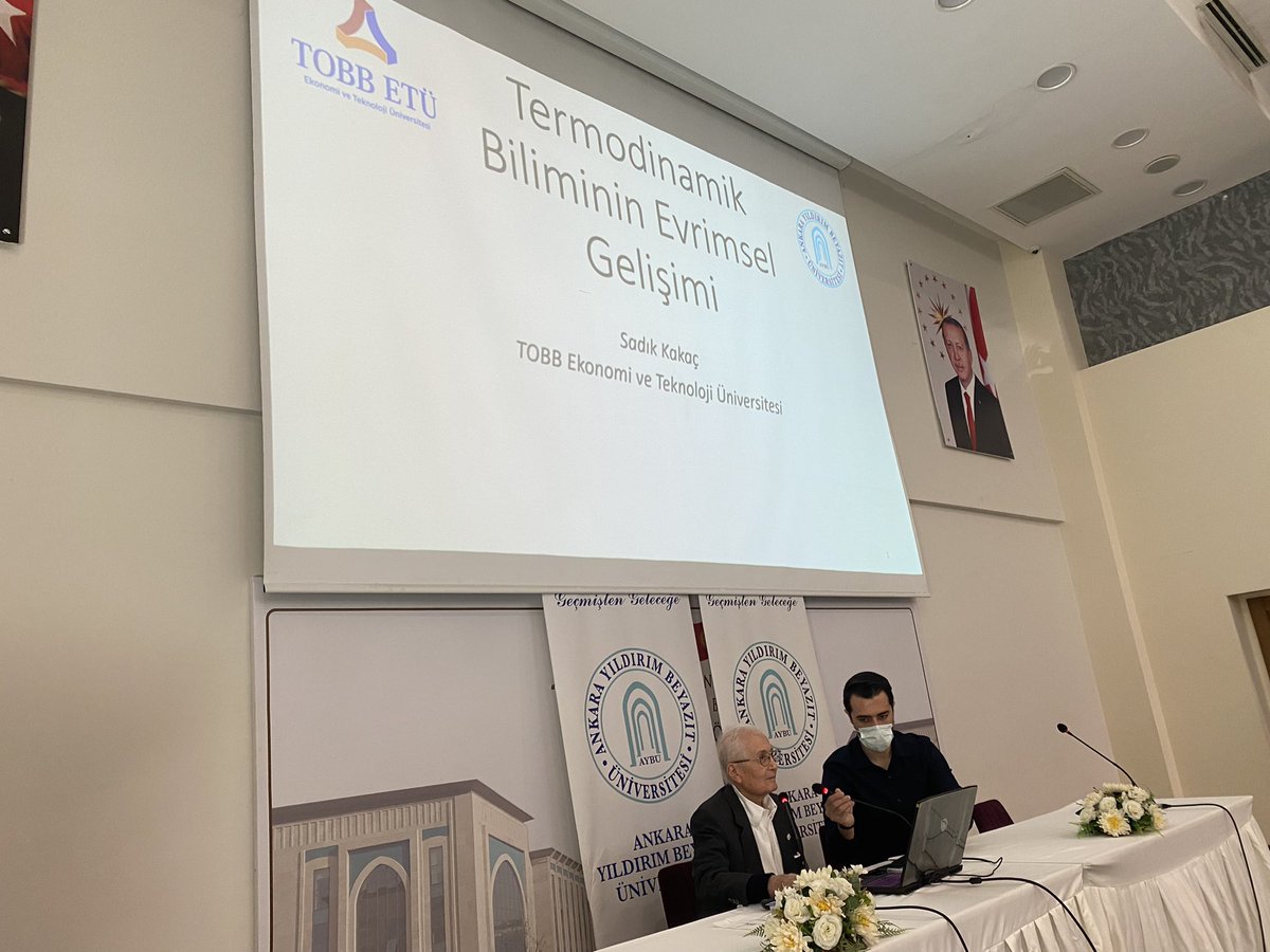arcakli's tweet photo. Sadık Kakaç Hocamız Üniversitemizde Termodinamik Tarihini anlatıyor. https://t.co/7vBZSaACum