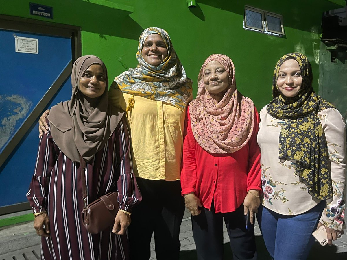 AVGofi's tweet photo. ވިލިމާލެ ދާއިރާގައި ދޮރުން ދޮރަށް ހިނގުމުގެ ތެރެއިން
@safaathahmed
#AnhenunSafaathAaiEku
#SafaathForARR ✅1️⃣🗳
#CandidateNo1 ✅1️⃣🗳 https://t.co/jNnywBALZM