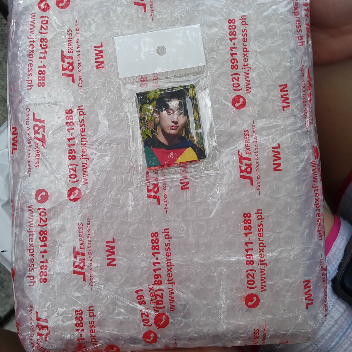 KuoniNea's tweet photo. HELLO PO! KUYA @gemhostofficial  dumating na po yung albummmm. Thank youuupooo ng maramiii, thank you rin po @Moonchild_kShop https://t.co/TIvf54IE97