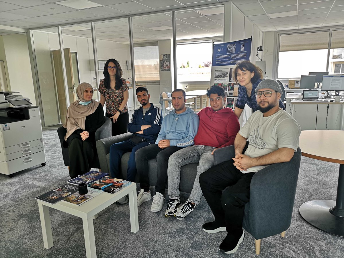 LanguesP's tweet photo. [Formation]

Démarrage de la formation linguistique pour les stagiaires du dispositif #Thrasos avec @HabitatetHumani ! Au programme pendant 3 mois : découverte de métiers, connaissance du monde du travail en France et préparation à une mobilité géographique réussie. https://t.co/yWepiB9Tow