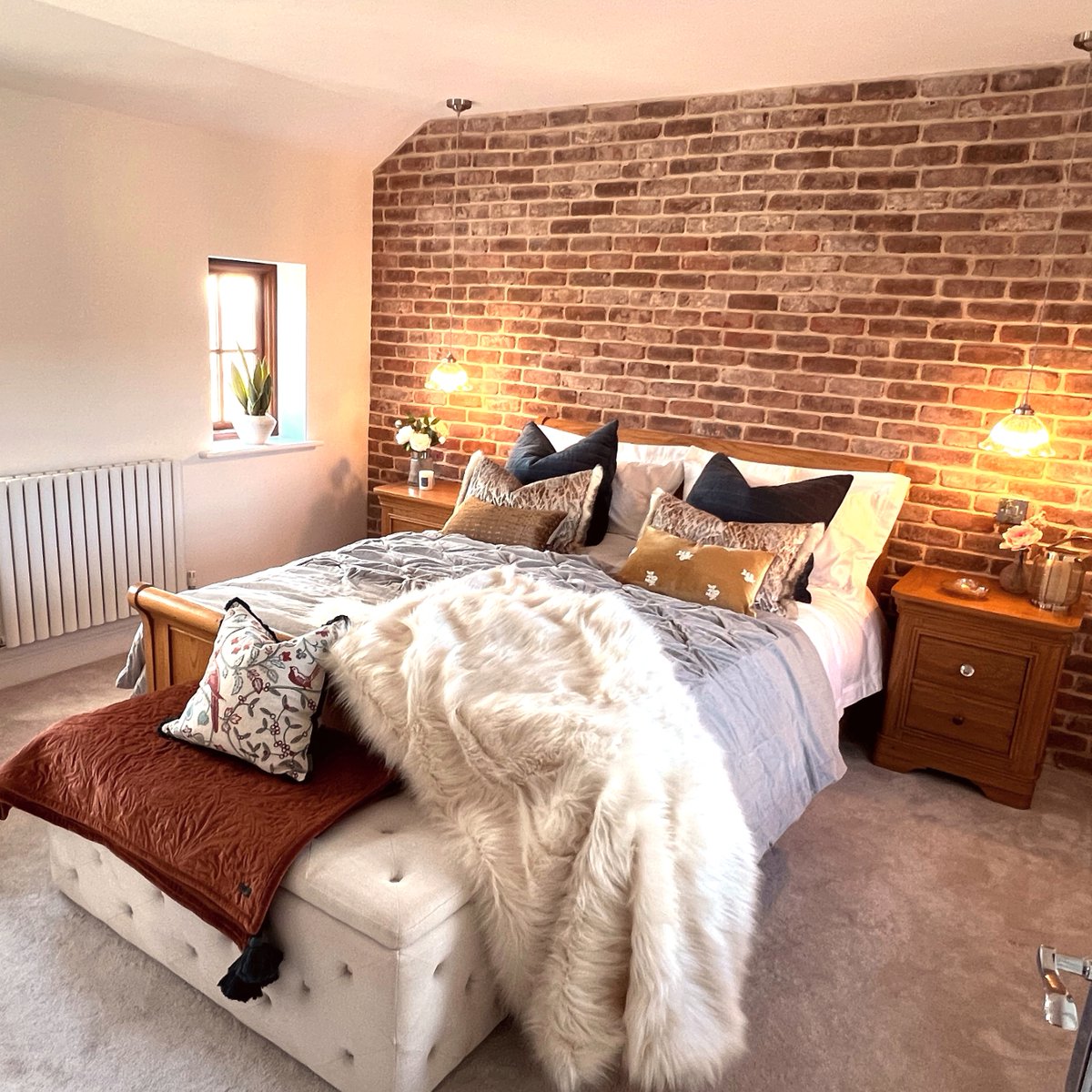 thebricktileco's tweet photo. Our Blend 4 coming at your with an absolute Bedroom of Dreams
.
.
.
#bricksinthebedroom #thebricktilecompany #exposedbrick #brickfeaturewall #brickslips https://t.co/JR7rT3qNtj