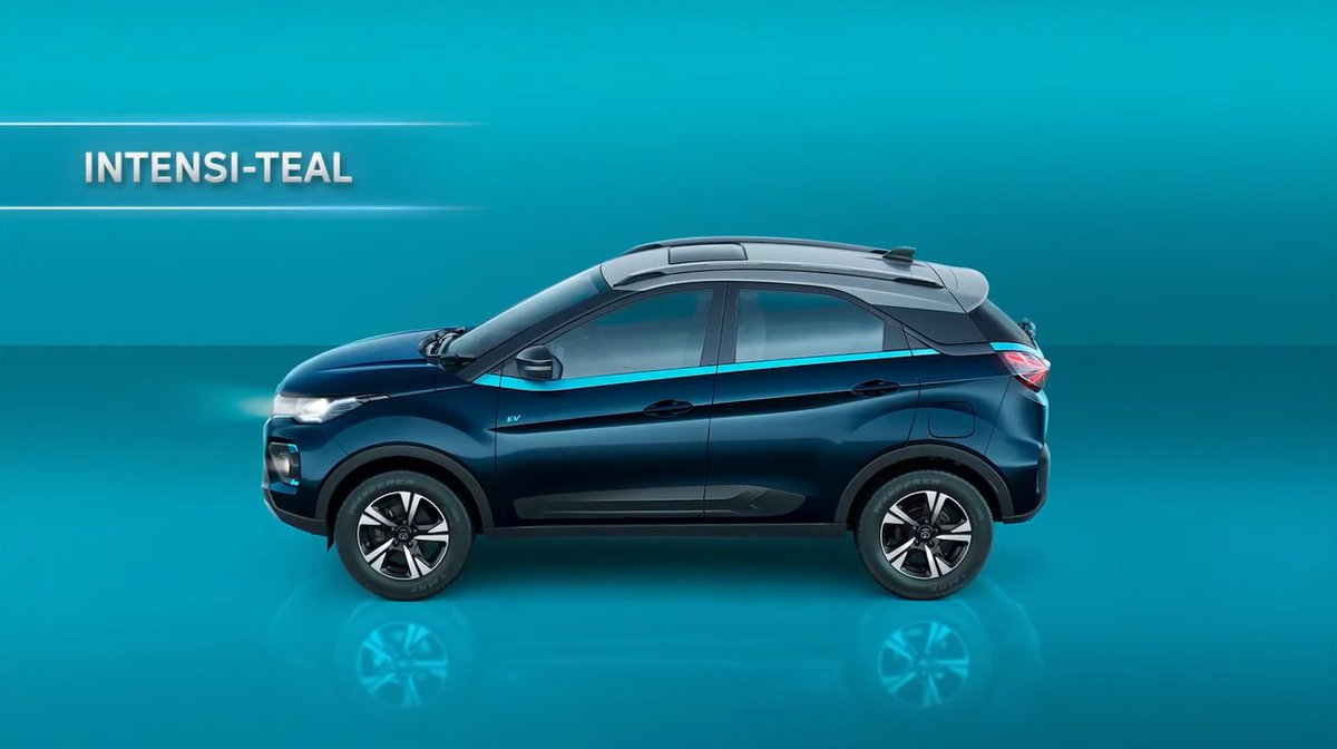 CarWale's tweet photo. Tata will be offering the Nexon EV Max in two trims. Take a look at the features offered in both by taking a look at the picture here. Also, there's a new paint option part of the update. 
#CWLaunch #NexonEVMAX #EvolveToElectric #Nexon #EVMAX #TataPassenger #ElectricMobility https://t.co/SDCn0xwybr