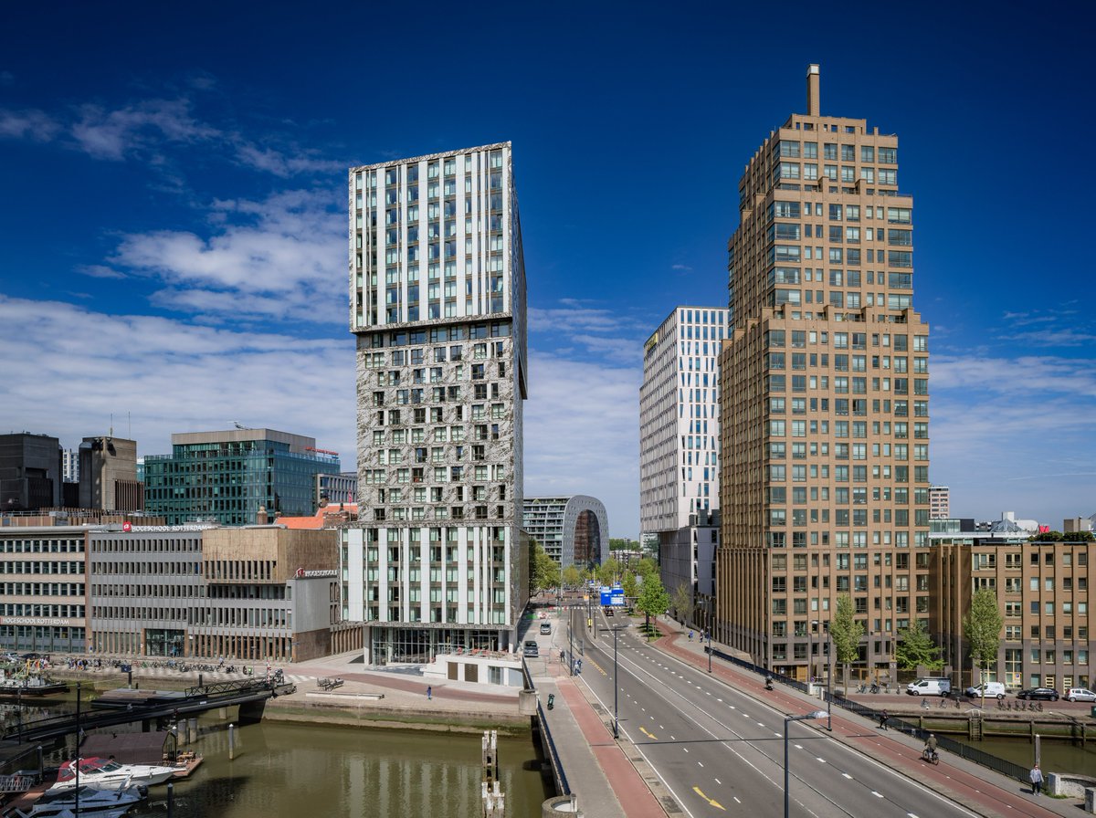 marcellodipotti's tweet photo. Woontoren OurDomain Rotterdam Blaak van @tangram_arch staat centraal bij de herdenking van het bombardement op 14 mei. De namen 805 burgerslachtoffers in @rotterdam worden 's avonds op het pand geprojecteerd. Loco-burgemeester @vincentkar doet de opening.
https://t.co/g9I57Ygcqn https://t.co/TP03FshGW3
