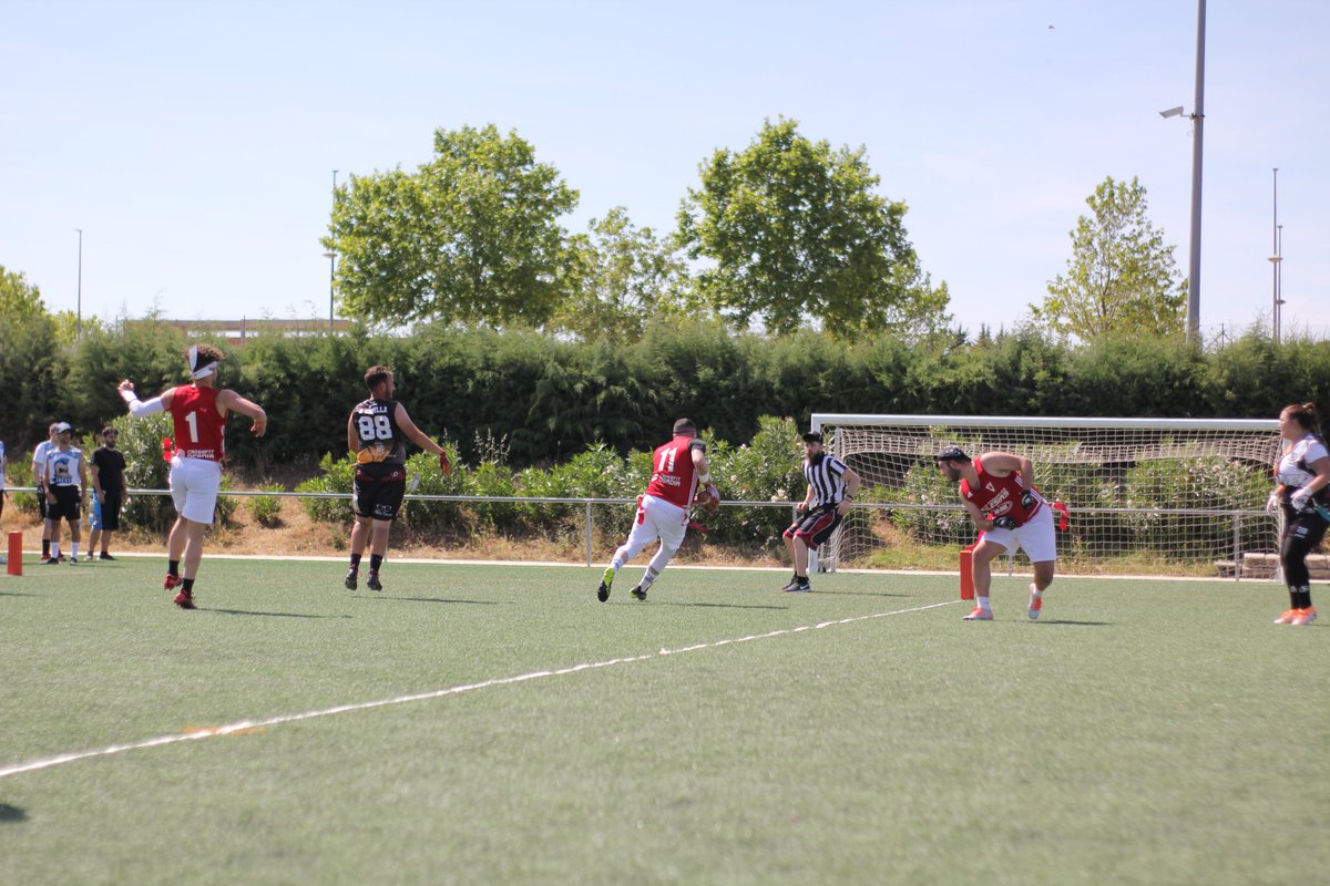 ExtremaduraFAFF's tweet photo. 🏈Así acaba la tabla de 🔝 anotadores en la Liga de Flag Football Extremeña 2022:
1️⃣ #Chiky70🦆 80
2️⃣ #Lamazares11☑️ 77
3️⃣ #Alex19☑️ 57
3️⃣ #Vic1🦆
5⃣ #Jose12⚔️ 53
6⃣ #JuanCarlos92⚔️ 51
7⃣ #Jochi4⚔️ 42
8⃣ #David88⚫️ 34
9⃣ #Ale87🦆 32
🔟 #Javier9🦆 27
📋⤵️
https://t.co/0dPMQecAFE https://t.co/JUC7dbFBEb