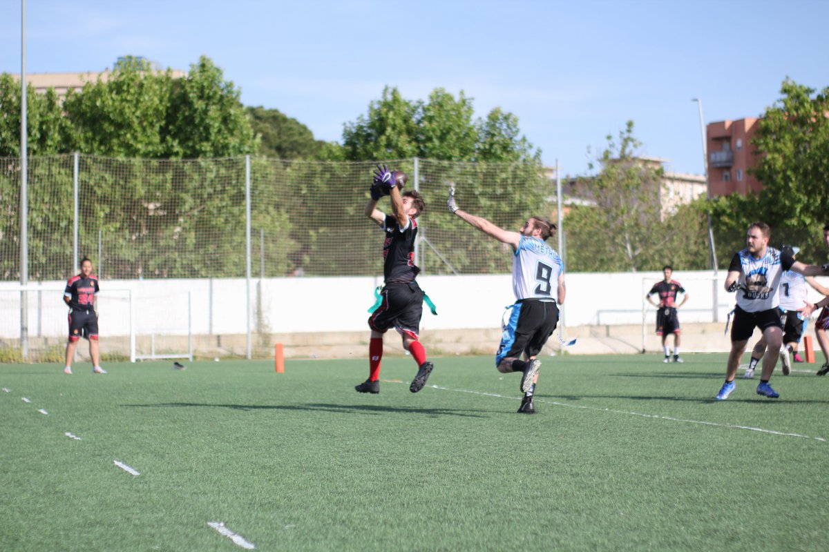 ExtremaduraFAFF's tweet photo. 🏈Así acaba la tabla de 🔝 anotadores en la Liga de Flag Football Extremeña 2022:
1️⃣ #Chiky70🦆 80
2️⃣ #Lamazares11☑️ 77
3️⃣ #Alex19☑️ 57
3️⃣ #Vic1🦆
5⃣ #Jose12⚔️ 53
6⃣ #JuanCarlos92⚔️ 51
7⃣ #Jochi4⚔️ 42
8⃣ #David88⚫️ 34
9⃣ #Ale87🦆 32
🔟 #Javier9🦆 27
📋⤵️
https://t.co/0dPMQecAFE https://t.co/JUC7dbFBEb
