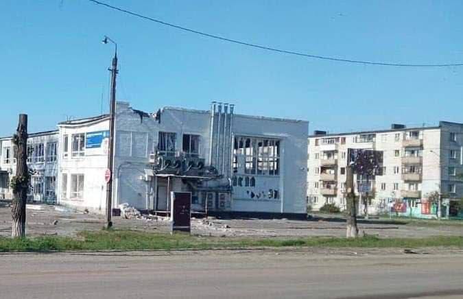 ukrainiareality's tweet photo. Last morning in #Luhansk region, the occupiers fired on all departure routes
Police opened fire on Shypilovo
One of the employees received shrapnel wounds to the extremities https://t.co/IjP7Cp7ouW