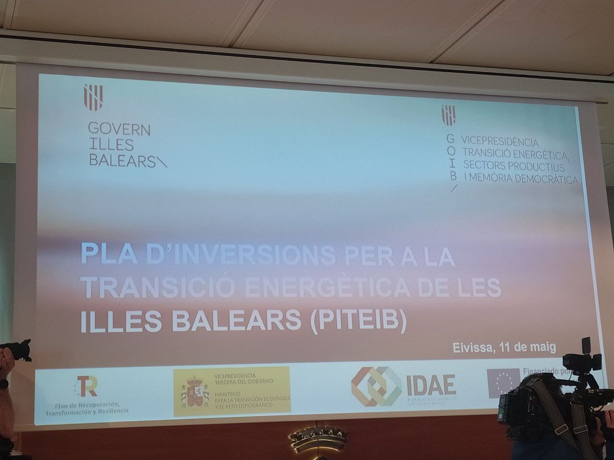 EUIB's tweet photo. 📌 @DAlvarezCayuela assisteix al @Consell_Eivissa per tal de conèixer i participar, en primera persona, del 'Pla d'inversions per a la transició energètica de les #IllesBalears', amb @jpyllanes i @PepMalagrava.
#Eivissa #PITEIB #energia #transicióecològica #transicióenergètica https://t.co/NZFrnGlKLT