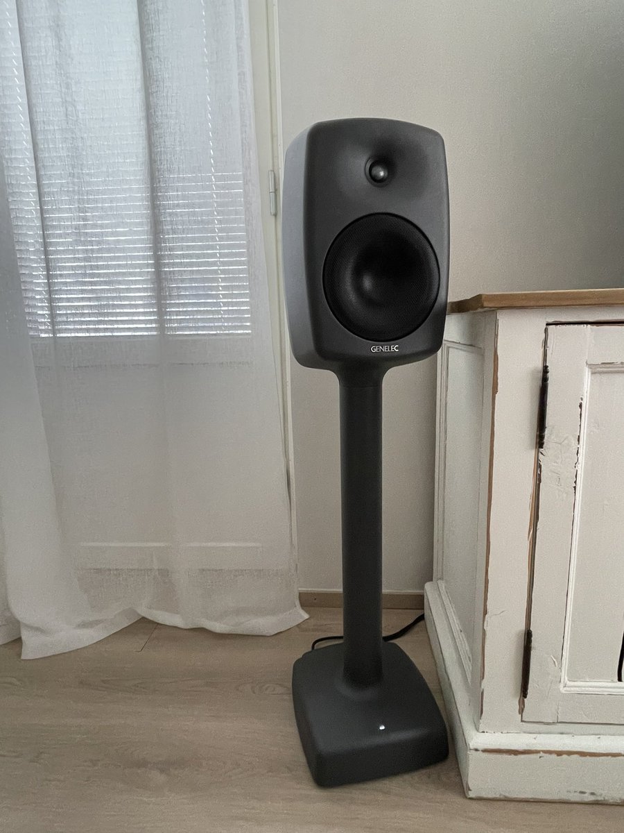 69PeSa's tweet photo. Vihdoin kotona @Genelec 6040R @Audiokauppa toimittamana. Kyllä nyt on naama hepankengällä! Kotimaisuus kunniaan! https://t.co/2Jb0MD5KeQ