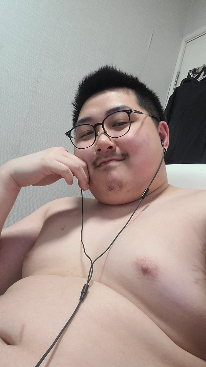 Pandabearhk's tweet photo. 放假天氣又不好當然在家呀 ）宅宅🤣🤣🤣 https://t.co/01iFOO3Bmz