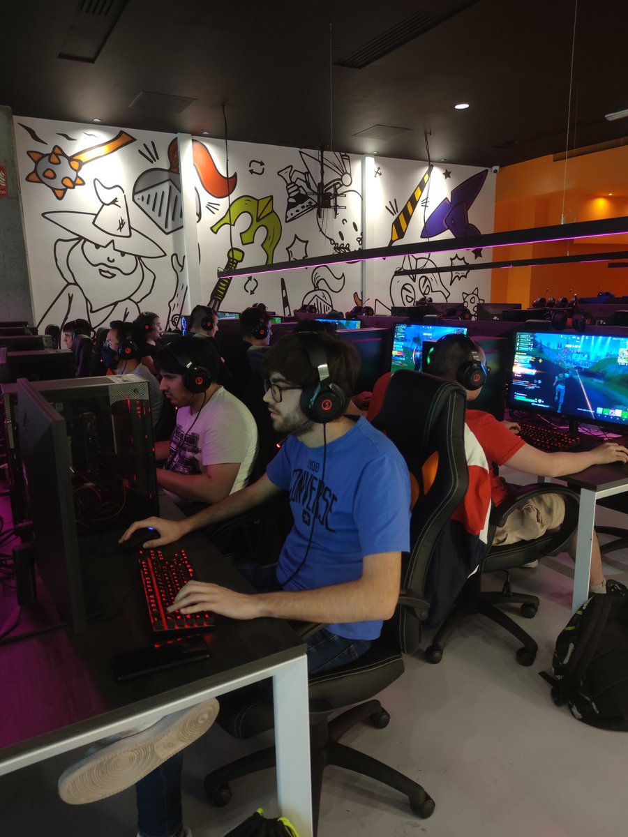ColosseumCenter's tweet photo. Aquí más fotitos de la experiencia ❤️ con la clase de DAW de @iesteveterradas https://t.co/i5FeltdWj2