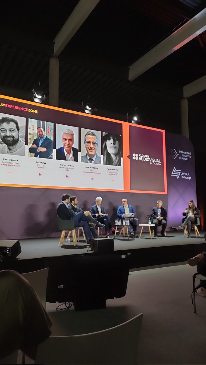 KIDSCLUSTER's tweet photo. No podíamos perdernos #AVExperienceZone
‘Metaverso, la nueva economía mundial’#ISE2022.@patriciamval (@futura_space),@xconesa (Ready Venture One),Ignacio Segura (@DeAPlaneta),@raulifer (@visyon360),@cgomara y @oscarpeu nos ayudan a entender las dimensiones de este entorno virtual https://t.co/u0u7voxoNu