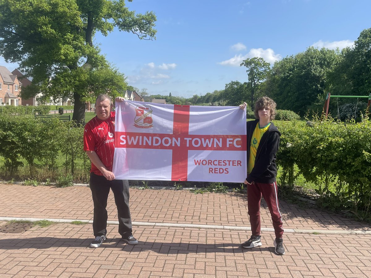 worcester_reds's tweet photo. So first things first, there might only be 2 of us at the moment but we have a flag 😀. If you know of and other Worcester based fans please point them in this direction.
Cheers https://t.co/6vdMq3IJ7B