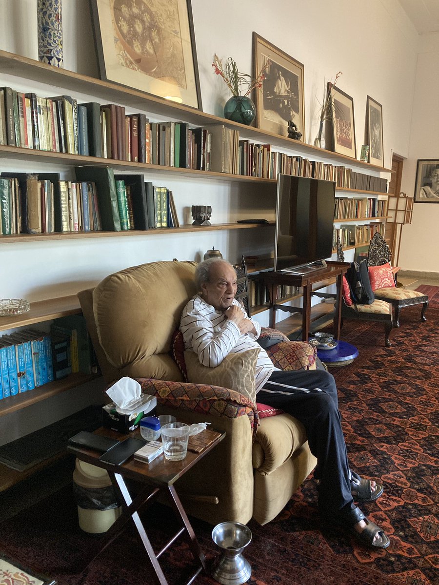 gr8muzamil's tweet photo. Had an honour to meet Sir Raza Kazim in person. Time spent very productively ✨
#Thesis #Razakazim #Sajannager #Alinoor https://t.co/3FkxoNSNLs