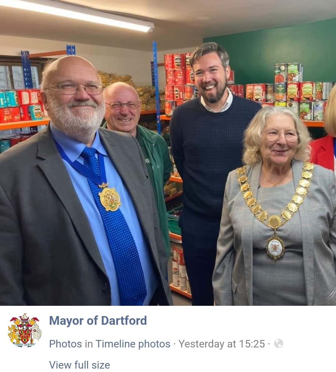 Otto_English's tweet photo. Can't quite put my finger on it but isn't there something a bit amiss in these joyful pictures of the Mayor of Dartford.... opening a food bank https://t.co/l2QgMq8bQO