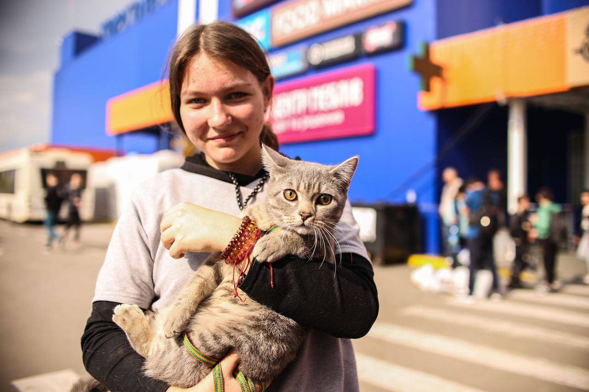 ukrainiareality's tweet photo. Report from #Zaporizhzhia, where evacuees from #Azovstal arrive

Photo by Hermann Krieger, Watchers Media https://t.co/zkwvEXbN0d