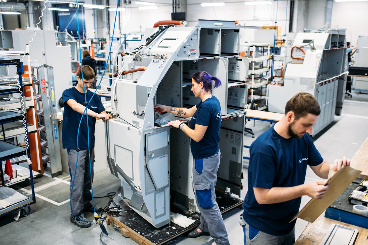 SAFRAN's tweet photo. 🧐 Let's focus on @Safran_Cabin, a world leader in #Aircraft #Interiors and Systems. 
🤝🏼 10,000 #employees across the world. 
✅ N°1 cabin interiors for regional and business aircraft. 
🌍 A global presence at 39 #sites. 
#aviation #factory #Industry https://t.co/Pt5QzghSkp