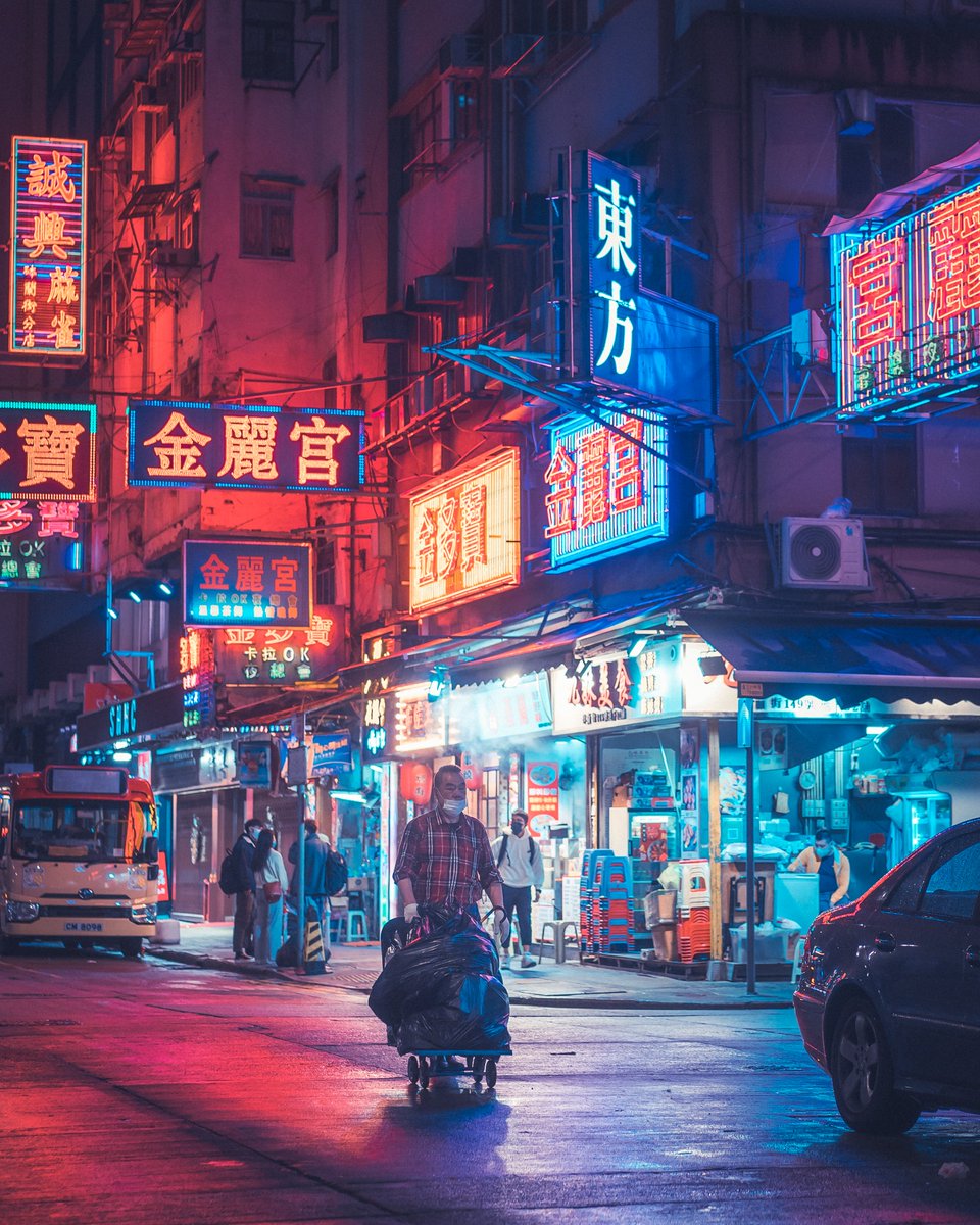stfeyes's tweet photo. Looks like we'll have a week of rain in Hong Kong and I'm more than ready for wet socks https://t.co/9fasnyd0cO