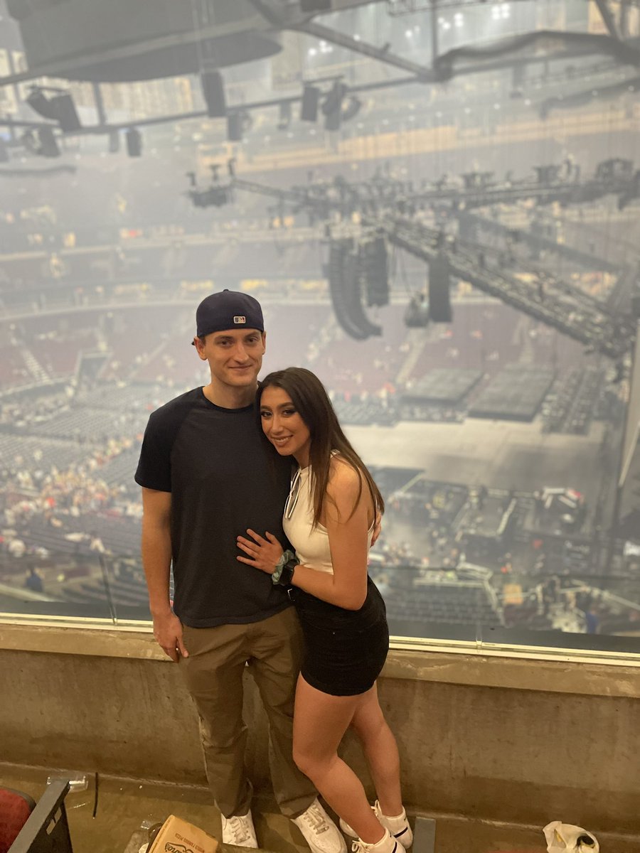 anna_penwitt's tweet photo. ✨J U S T I C E    T O U R✨ 
#JustinBieber 
#Chicago 
#Justice https://t.co/yYykEPOg0A