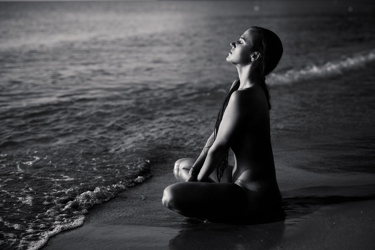 Calm as the sea …
#bnwphotography #artmodel #beach #beachbabe #beachbody #beachgirl #beachvibes #beachlife