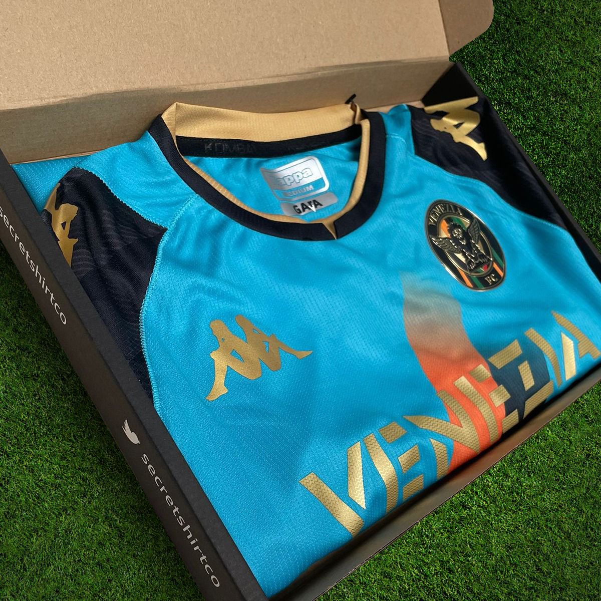 If a goal is scored in the second half of Wolves vs Manchester City tonight we’ll giveaway a SecretShirt.co box 📦

To enter 👇

🔄 Retweet this tweet
🤝 Follow us

Good luck!