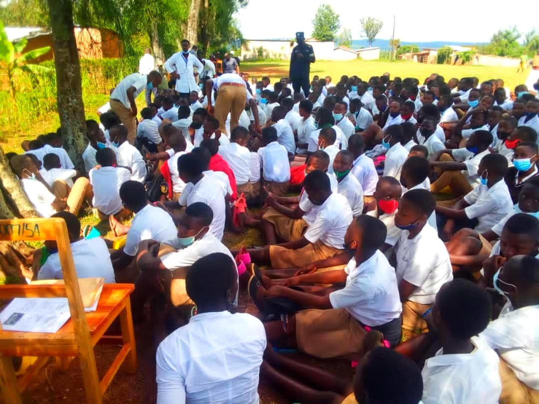 nycnyanza's tweet image. Ejo hashize #ikigo cy'urubyiruko cy'Akarere ka #Nyanza cyasuye ibigo by'amashuri byo mu murenge wa #Kibilizi aribyo: GS Mututu na GS Mbuye, ni mu bukangurambaga bufite #insanganyamatsiko igiri iti" Ni Njye ejo hanjye."