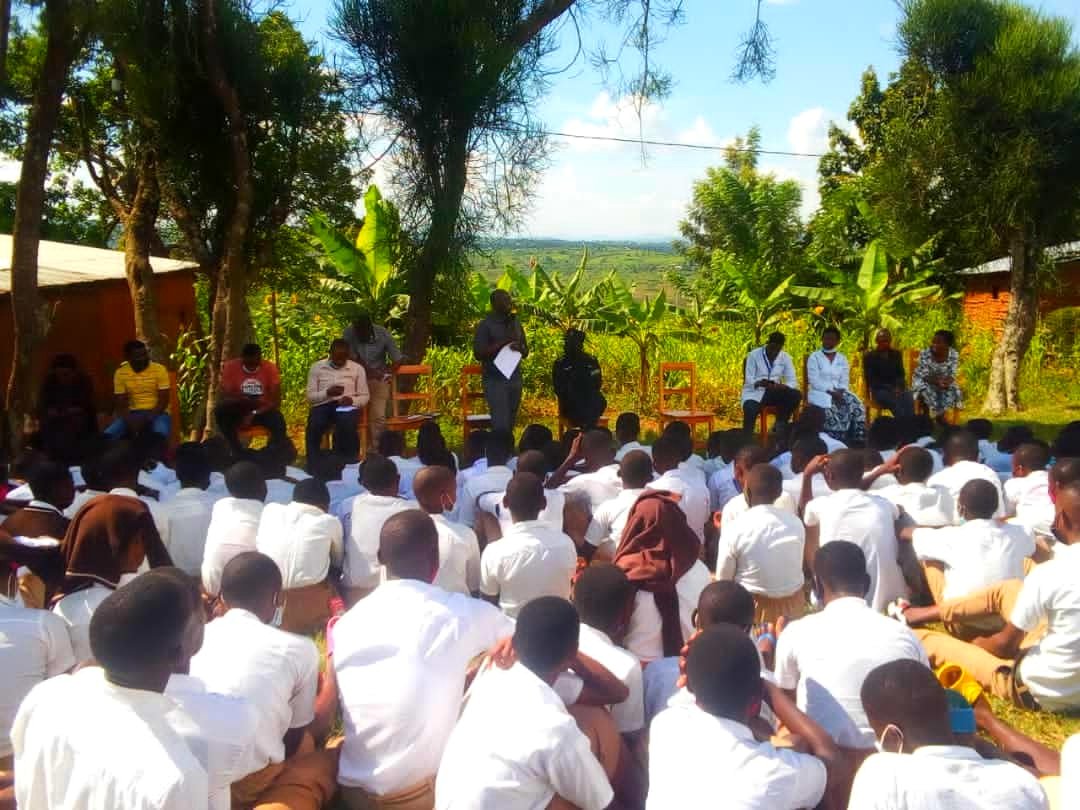 nycnyanza's tweet image. Ejo hashize #ikigo cy'urubyiruko cy'Akarere ka #Nyanza cyasuye ibigo by'amashuri byo mu murenge wa #Kibilizi aribyo: GS Mututu na GS Mbuye, ni mu bukangurambaga bufite #insanganyamatsiko igiri iti" Ni Njye ejo hanjye."