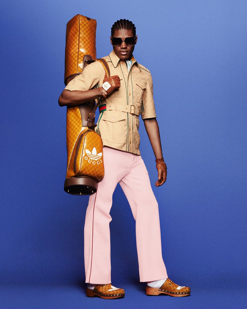 gucci_jp's tweet image. #AlessandroMichele による万華鏡のような美学が際立つ #adidasxGucci コレクションの詳細が、フォトグラファー @CarlijnJacobs が撮影したルックブックで明らかになります。
アートディレクション #ChristopherSimmonds
詳しくは on.gucci.com/adidasxGucci_j…
@adidasoriginals