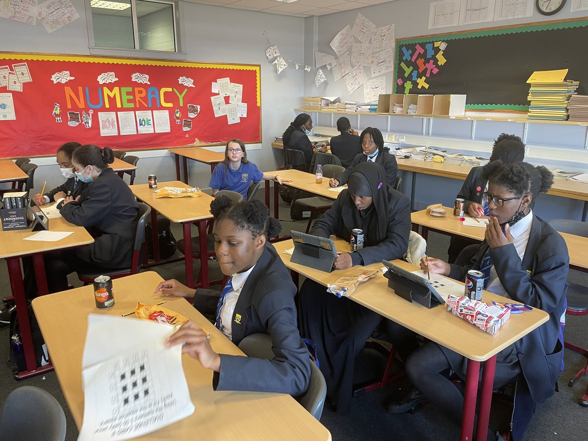 MathsStAndrews's tweet photo. Lots of puzzles and problem solving at yesterdayโs #NumeracyClub ๐ค๐๐ https://t.co/T2SfrGByKo