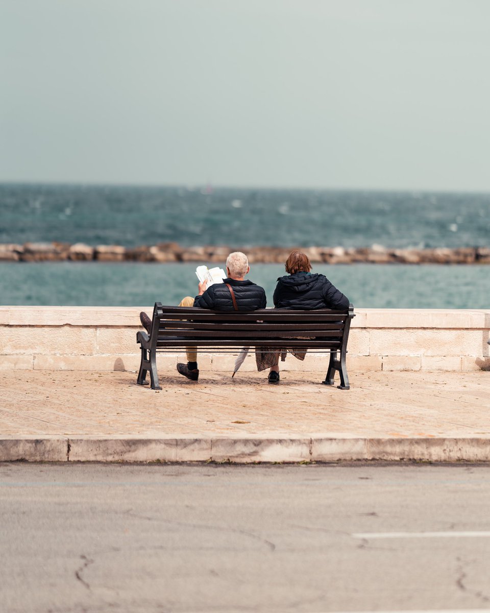 Strangers enjoying sunny day in #Italy 

#streetphotography #photooftheday #PhotographyIsArt #streetphotographer