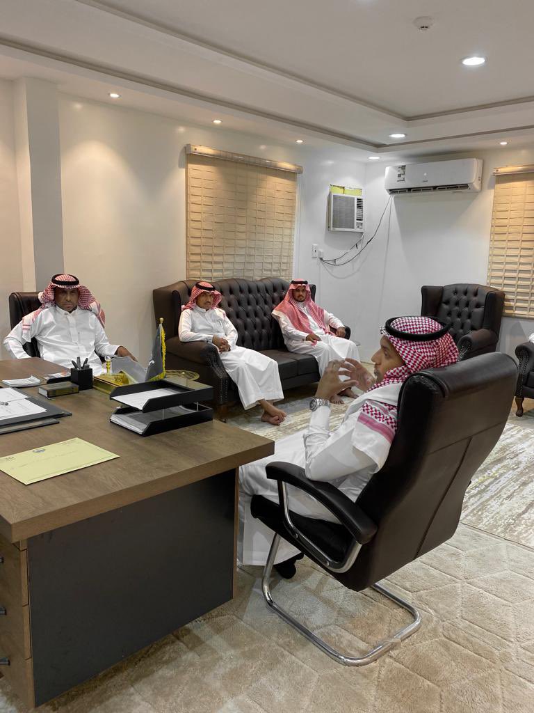 t_aldarb's tweet photo. رئيس وأعضاء مركز النشاط الاجتماعي بسمره التابع للجنة التنمية بالدرب يزورون رئيس مركز سمره لتهنئته بمناسبة عيدالفطر المبارك 
وقد أبدى رئيس مركز سمره دعمه الكامل لمركز النشاط الاجتماعي متمنياً للجميع التوفيق والسداد .
#جازان 
#الدرب https://t.co/teY8rHyEKG