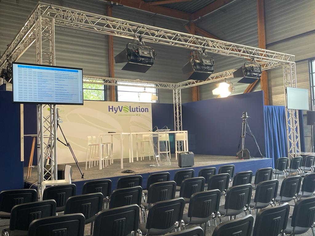 Bouygues_ES's tweet photo. Jour J ! @HyVolution, c’est parti !

Venez nous rencontrer Stand G30 (Paris Event Center, Porte de la Villette à Paris)

Rdv à 11h au Forum 2, conférence animée par @CarolineMazzol2 sur le projet H2 Dordogne.

#HyVolution2022 #Hydrogene #decarbonation #TogetherFurtherForClimate https://t.co/IedtL9b5rv