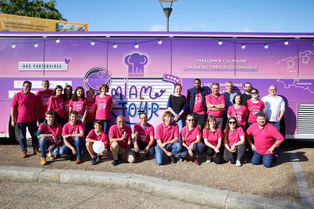 CRPBretagne's tweet photo. Le Miam Tour c'est parti ! Un lancement à Fougères sous le soleil, une équipe d'organisation et de bénévoles motivée, des participants au taquet et un grand public ravi ! Merci à toutes et tous ! Rdv  à Pontivy samedi prochain pour la 2ème étape #MiamTour https://t.co/QqmRmXpxrh