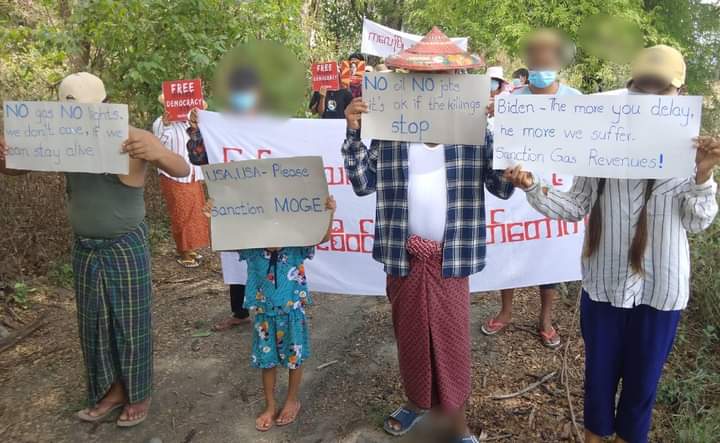 AlexMyanmar13's tweet photo. Pro-democracy people in #Kalay township, Sagaing Region, continued their 458-day anti-junta protest on May 11, calling US government @POTUS @SecBlinken to #US_SanctionMOGE.

#ASEANRejectSAC
#ASEANAcceptNUG
#2022May11Coup
#WhatsHappeningInMyanmar https://t.co/hgCjVTfqzx